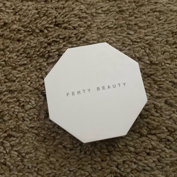 Fenty Beauty | New Killawatt Freestyle Highlighter in “Trophy Wife” - Picture 4 of 7